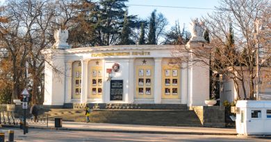 Экскурсии в `Доска почета на площади Нахимова` из Береговое (бывший Кастрополь)