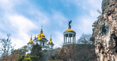 Видовая площадка у храма Архистратига Михаила в Ореанде Видовая площадка у храма Архистратига Михаила в Ореанде